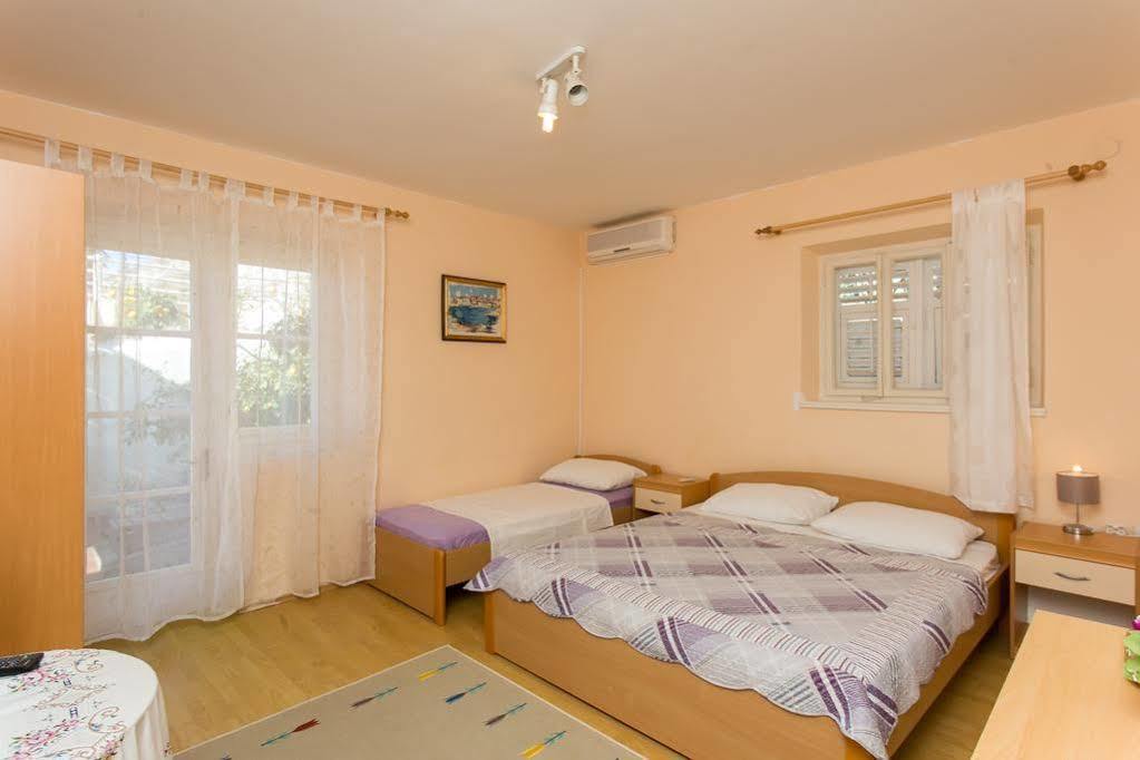 Gostinjska kuća Biba 3*